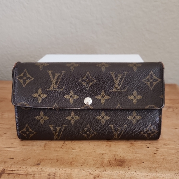 Louis Vuitton Handbags - Louis Vuitton Monogram Sarah Wallet